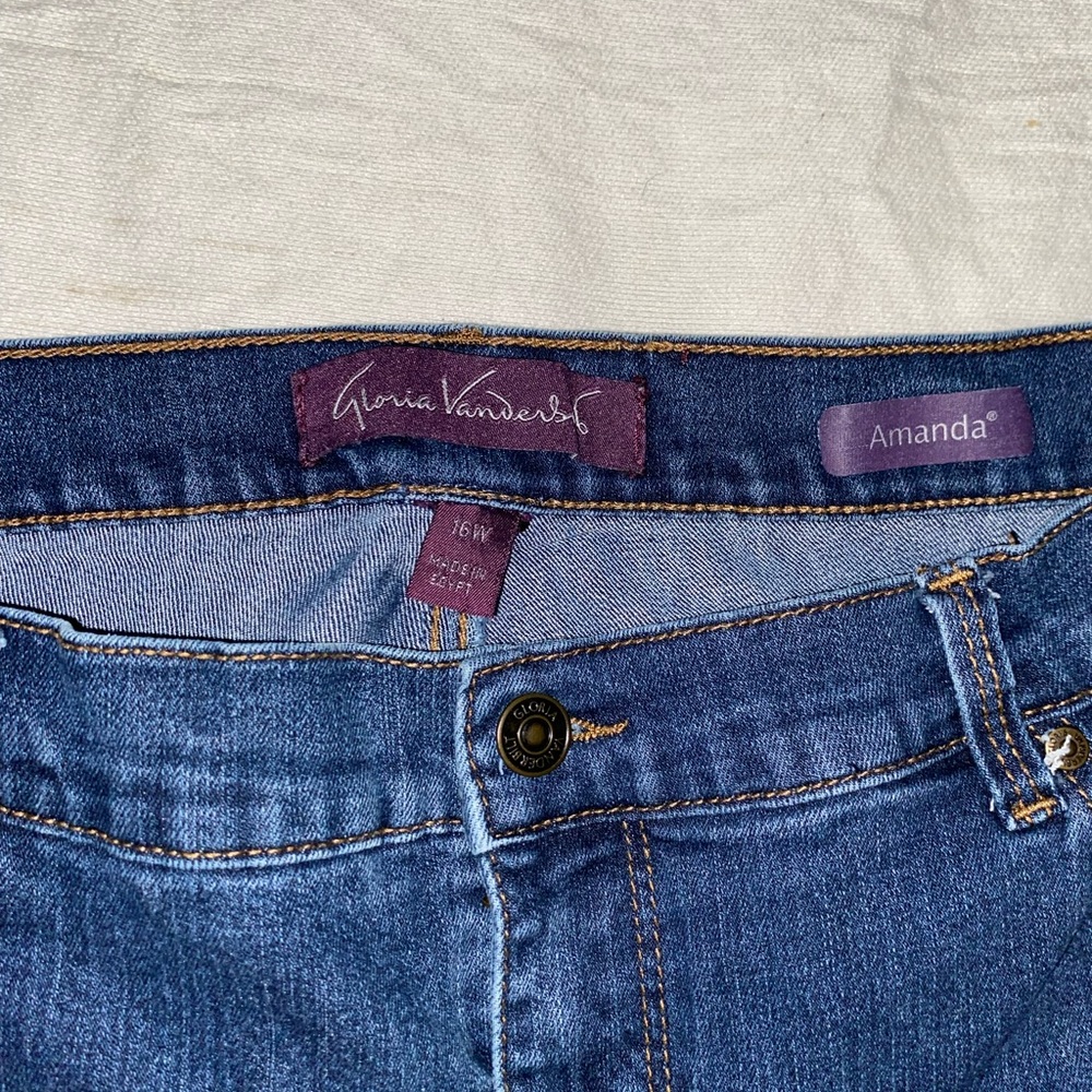 GLORIA VANDERBILT  Stretch Denim Blue Jeans, $8 Each.  2 Pair $12 - Picture 4 of 7